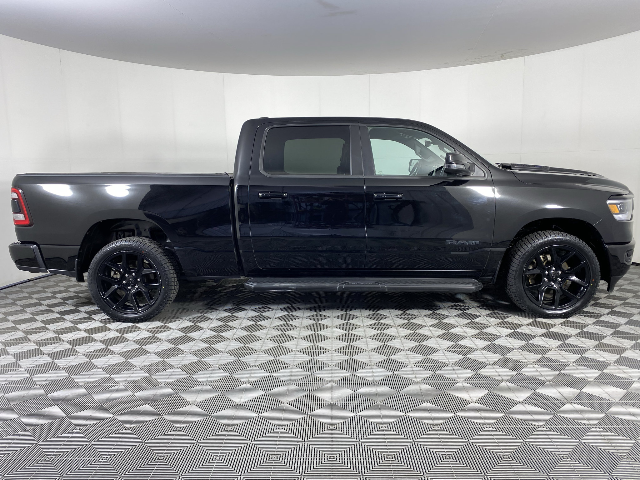 Used 2023 RAM 1500 Laramie AWD/4WD image 13