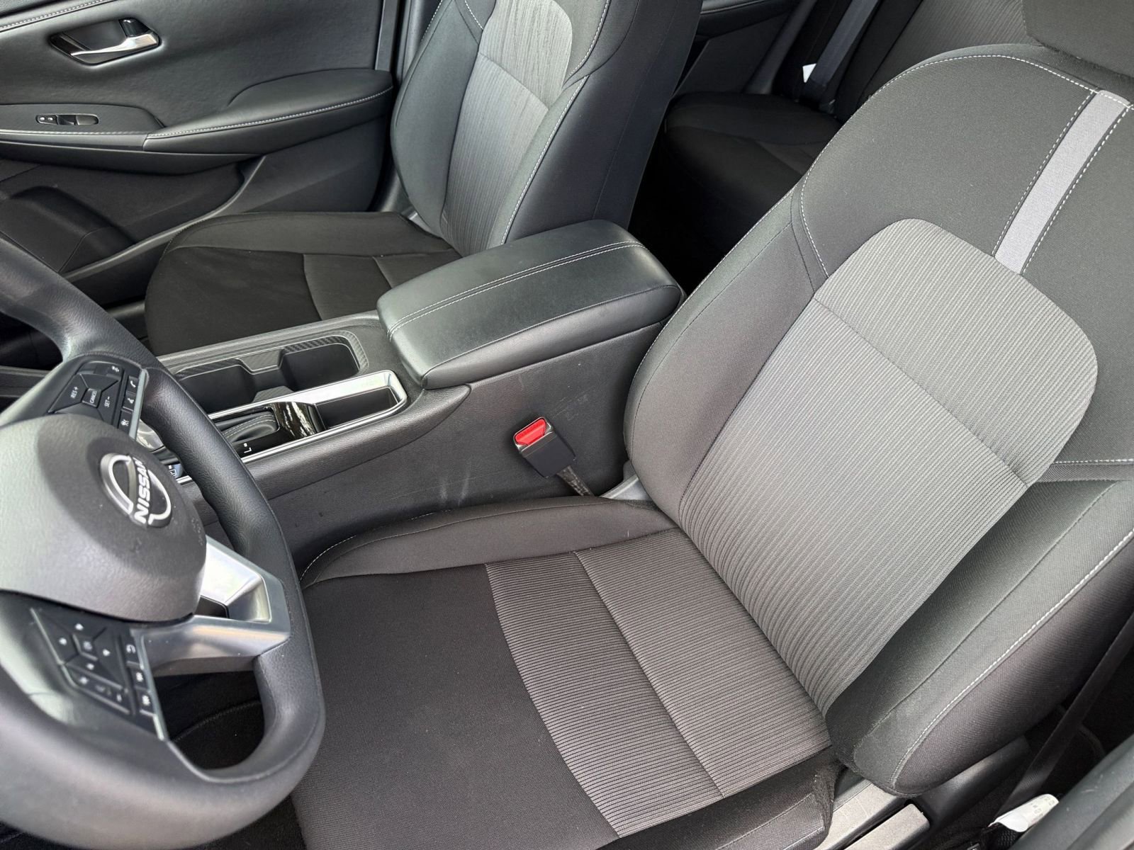 Used 2025 Nissan Sentra SV image 36