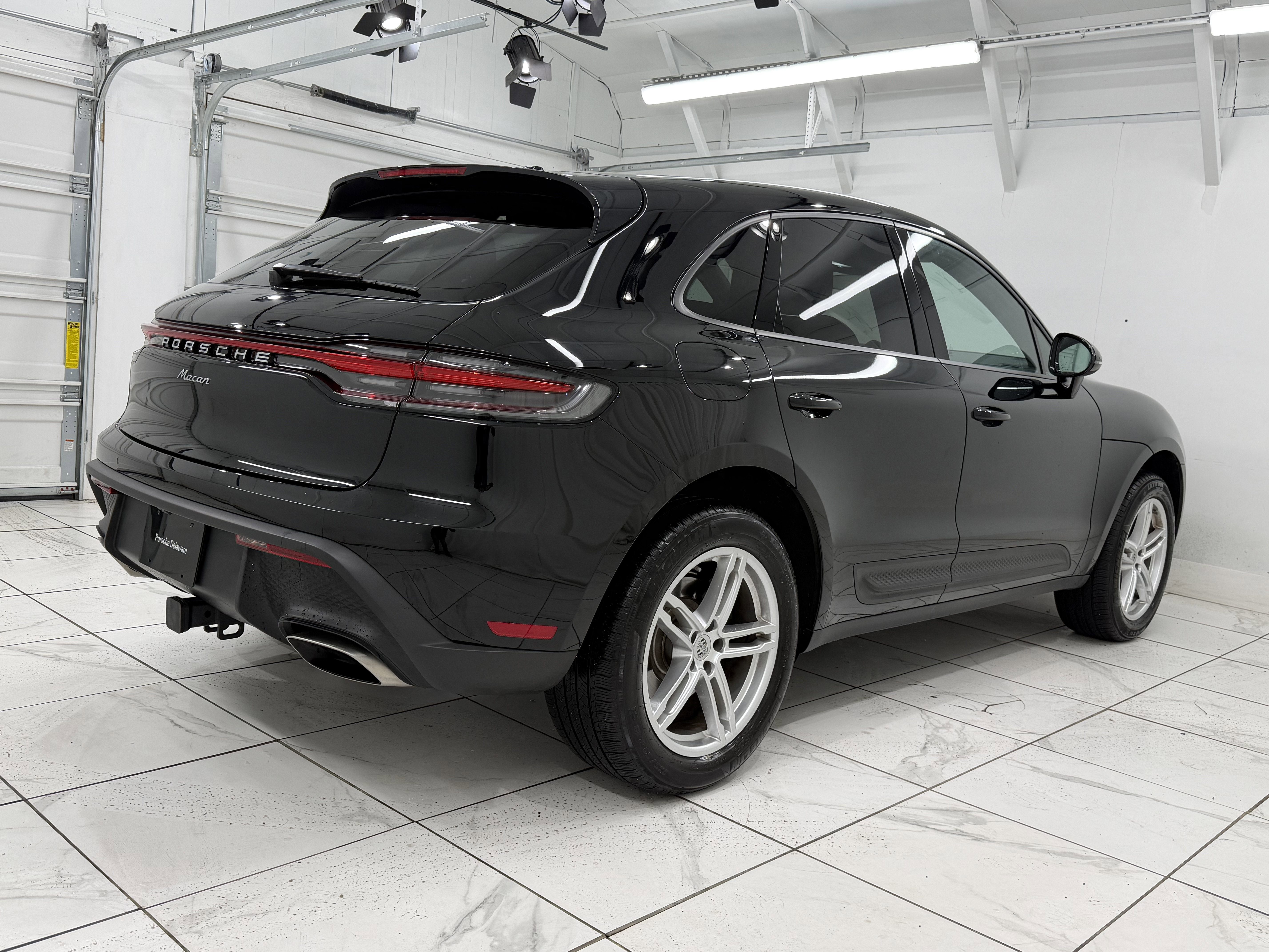 Certified 2025 Porsche Macan image 11