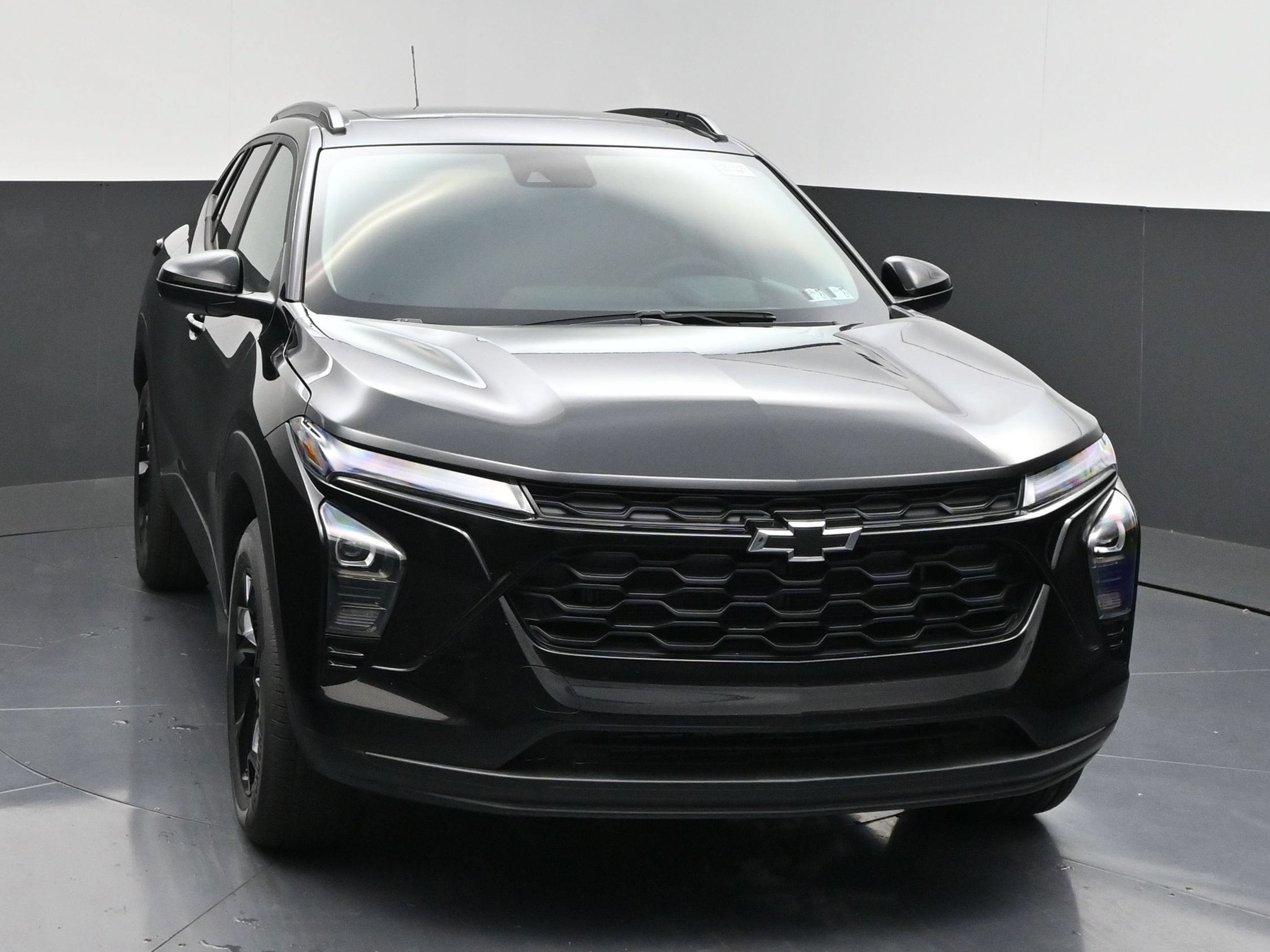 New 2026 Chevrolet Trax LT w/ Sunroof Package FWD image 3