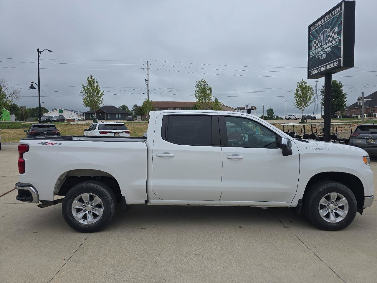 Used 2023 Chevrolet Silverado 1500 LT AWD/4WD image 6