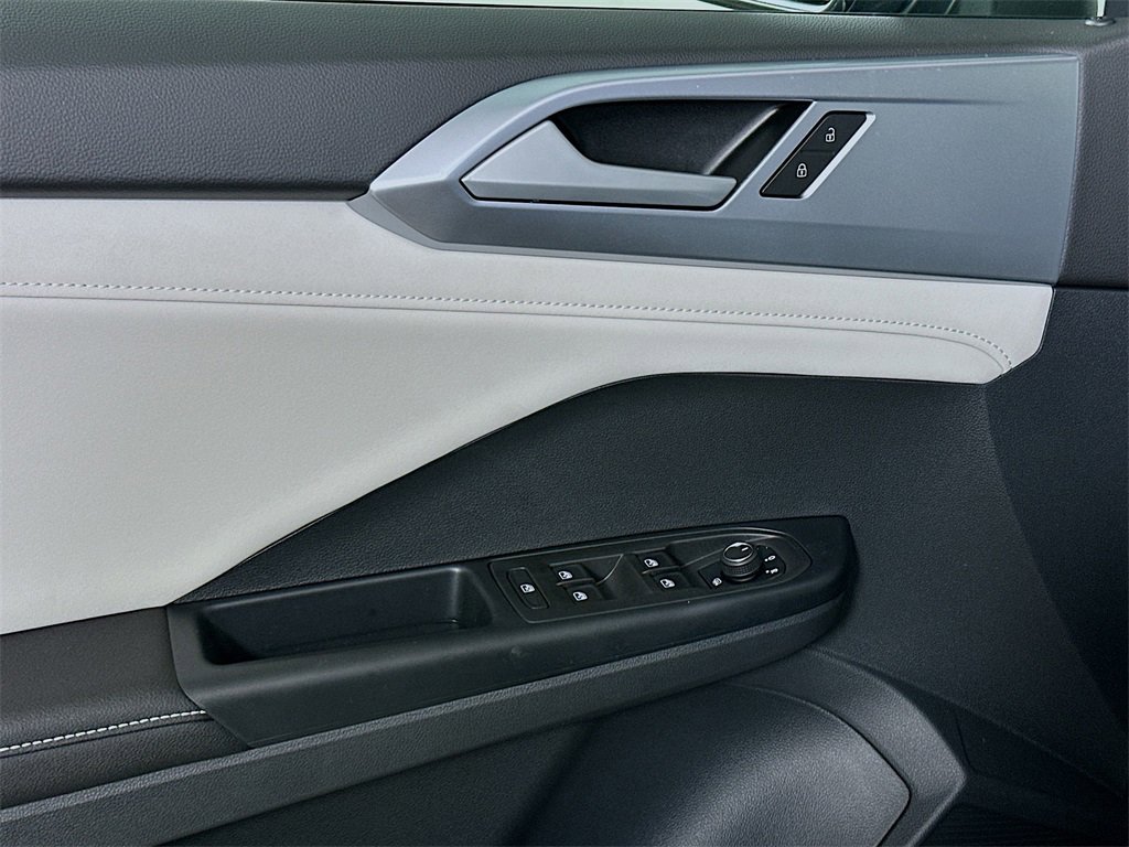 New 2025 Volkswagen Taos SE image 21