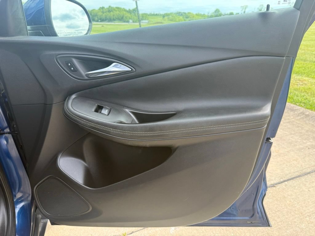 Used 2023 Buick Encore GX Essence FWD image 19