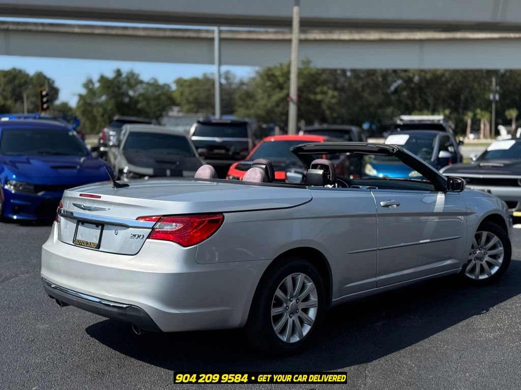 Used 2012 Chrysler 200 Touring FWD image 10