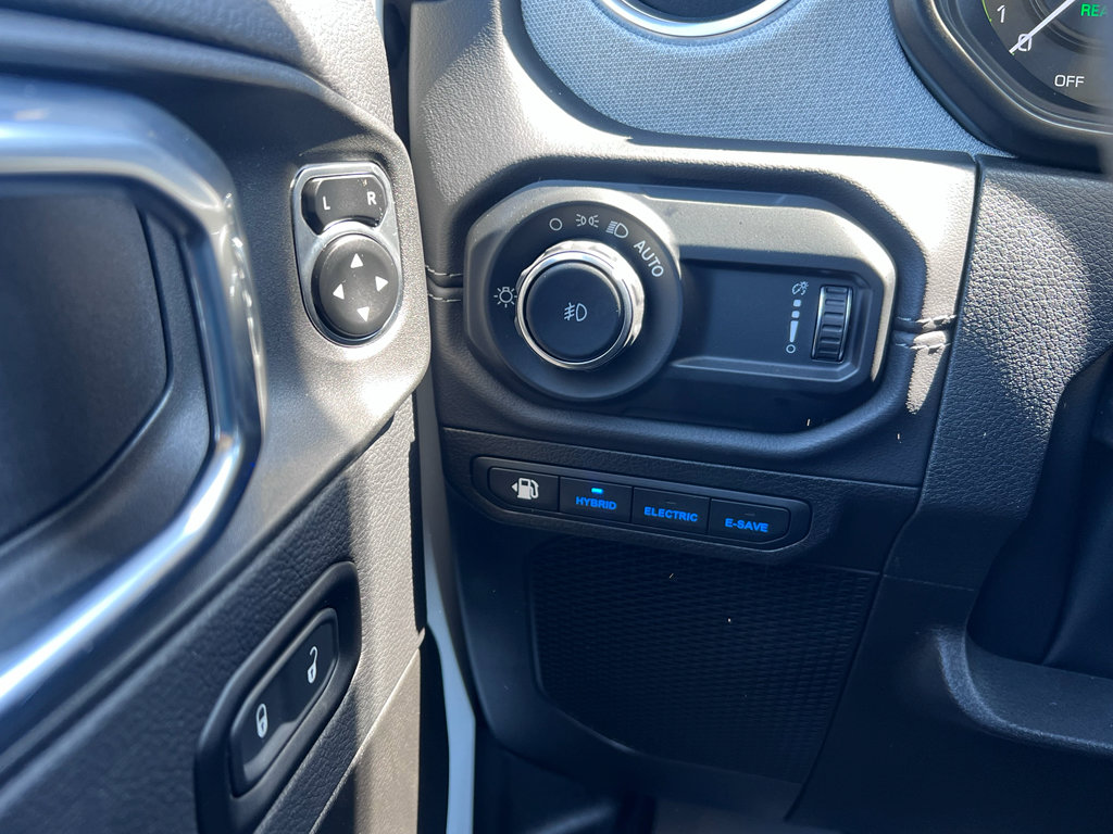 Used 2025 Jeep Wrangler Sahara w/ Safety Group image 21