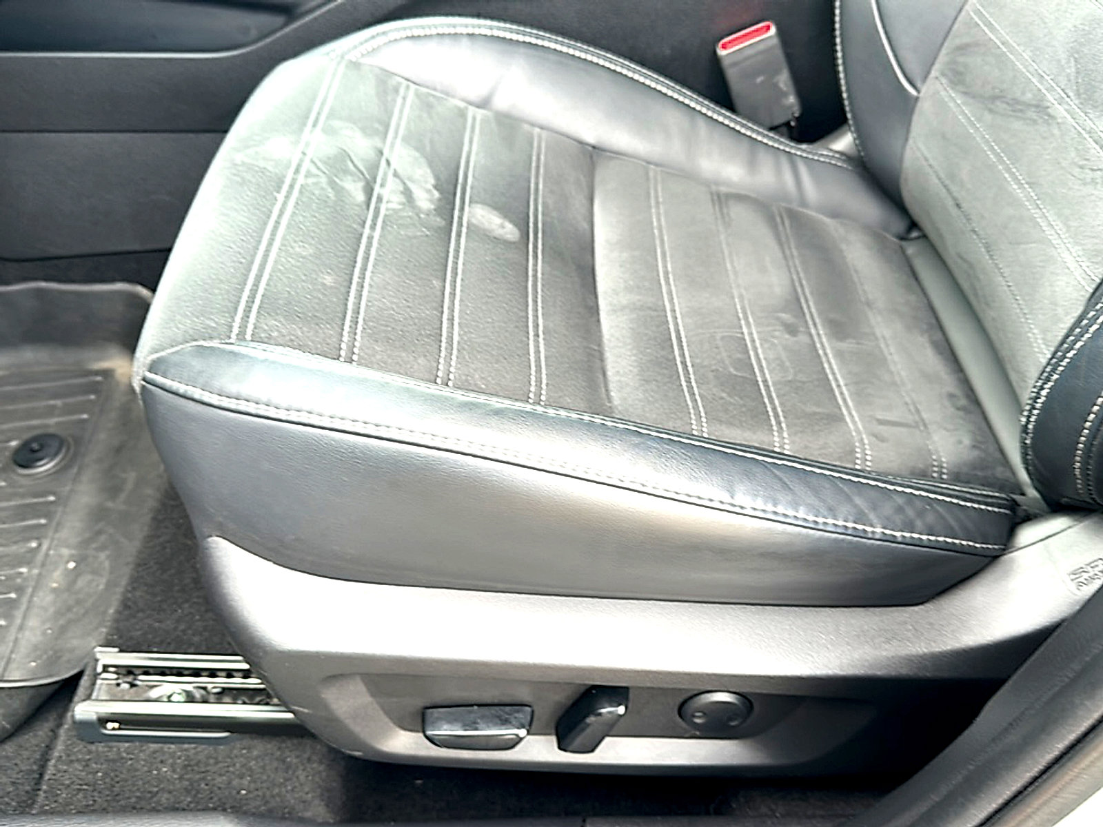 Used 2023 Mitsubishi Outlander SE FWD image 15