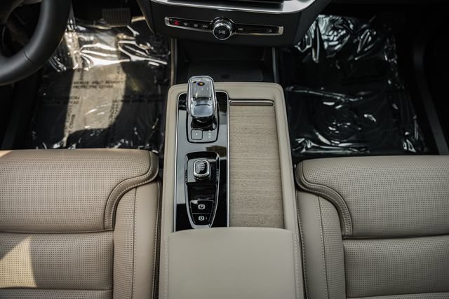 New 2026 Volvo XC90 T8 Ultra w/ Protection Package Premier AWD/4WD image 28
