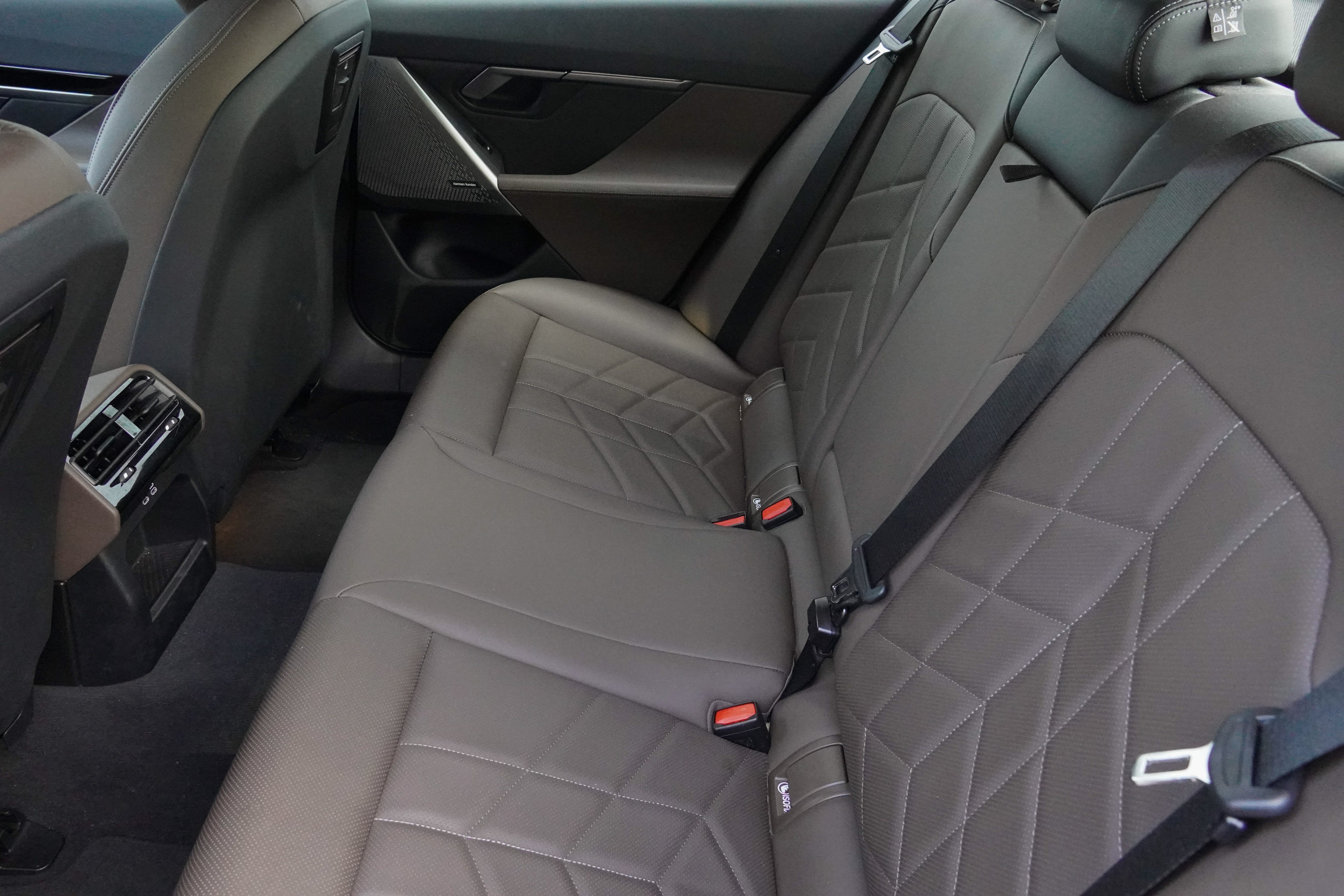 Certified 2024 BMW 530i xDrive w/ Convenience Package AWD/4WD image 34