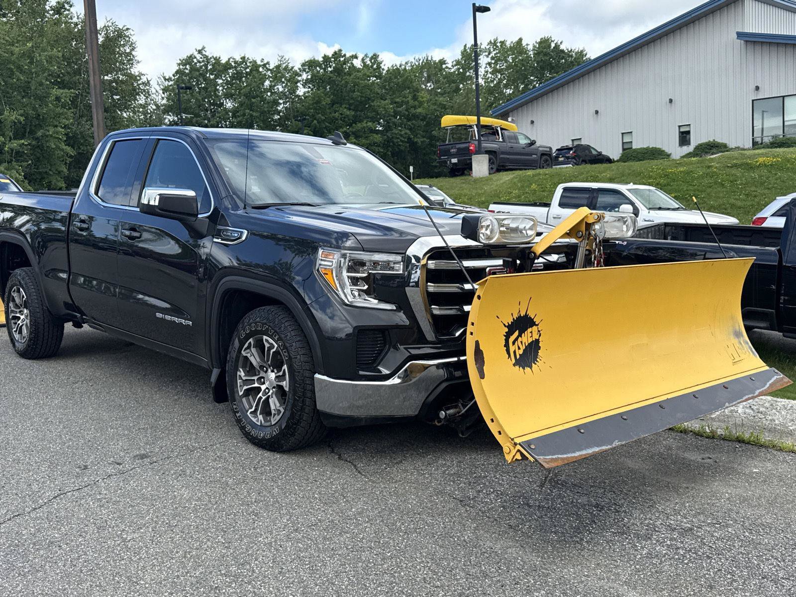 Used 2020 GMC Sierra 1500 SLE w/ Remote Start Package AWD/4WD image 3