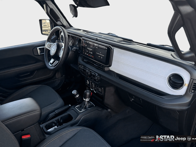 Used 2025 Jeep Wrangler Unlimited Sahara AWD/4WD image 18