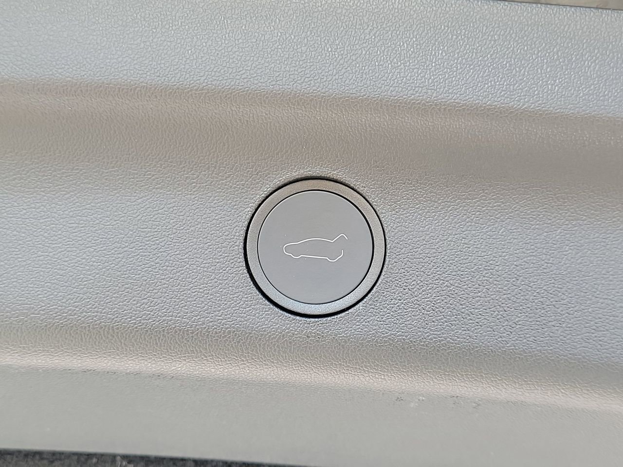 Used 2024 Tesla Model Y Long Range image 9