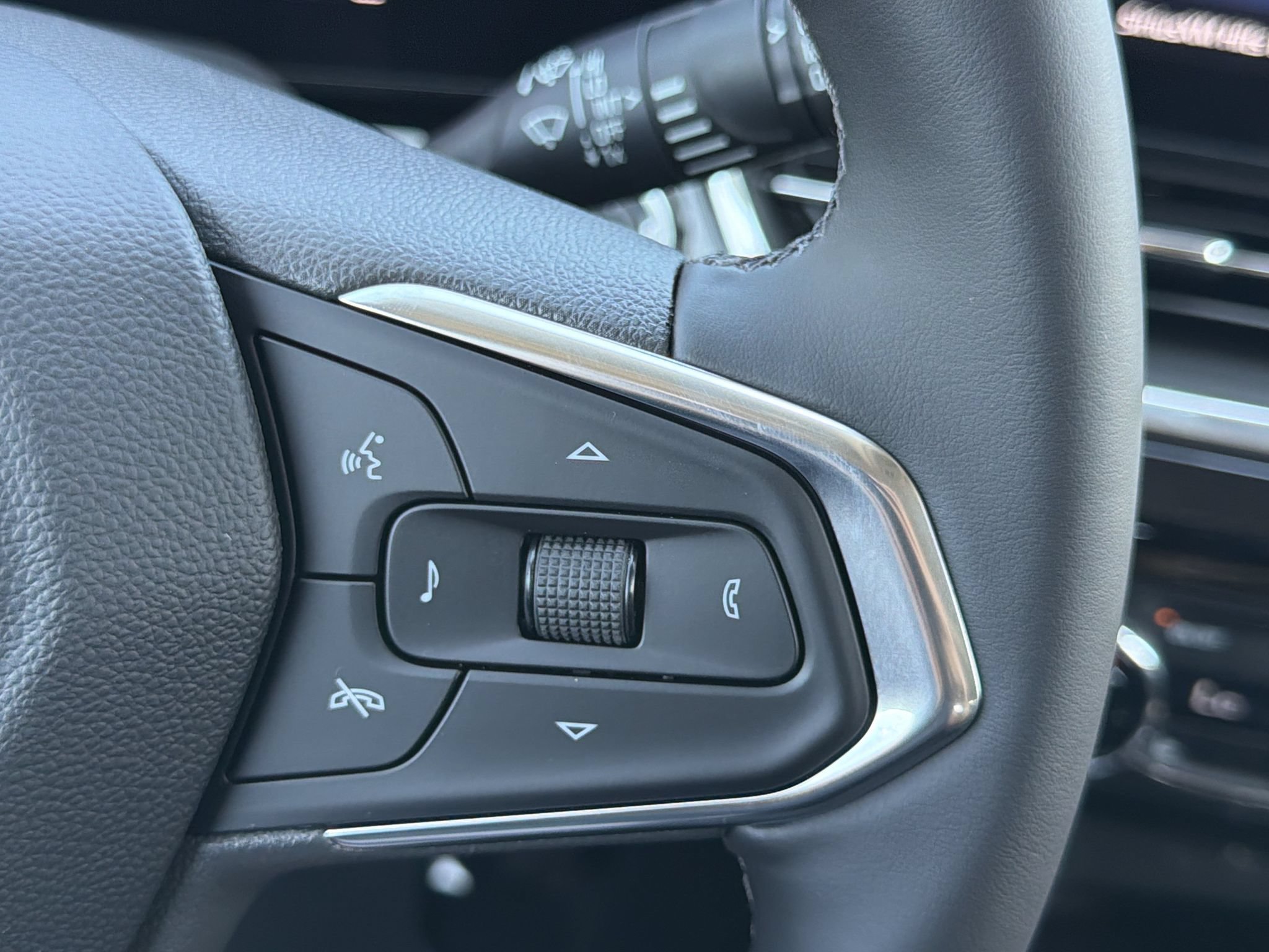New 2026 Chevrolet Trax ACTIV w/ Sunroof Package FWD image 8