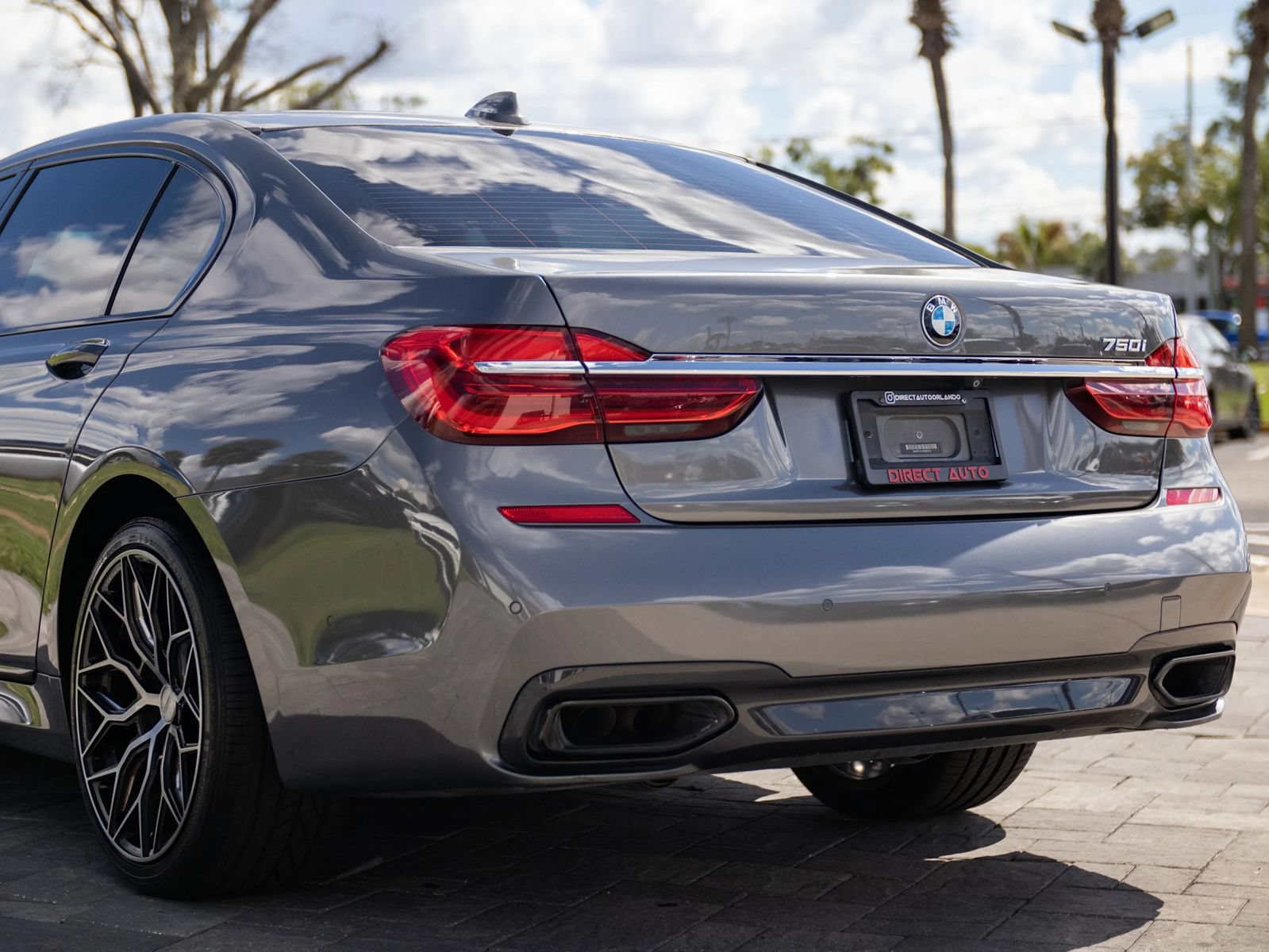 Used 2019 BMW 750i w/ M Sport Package RWD image 10