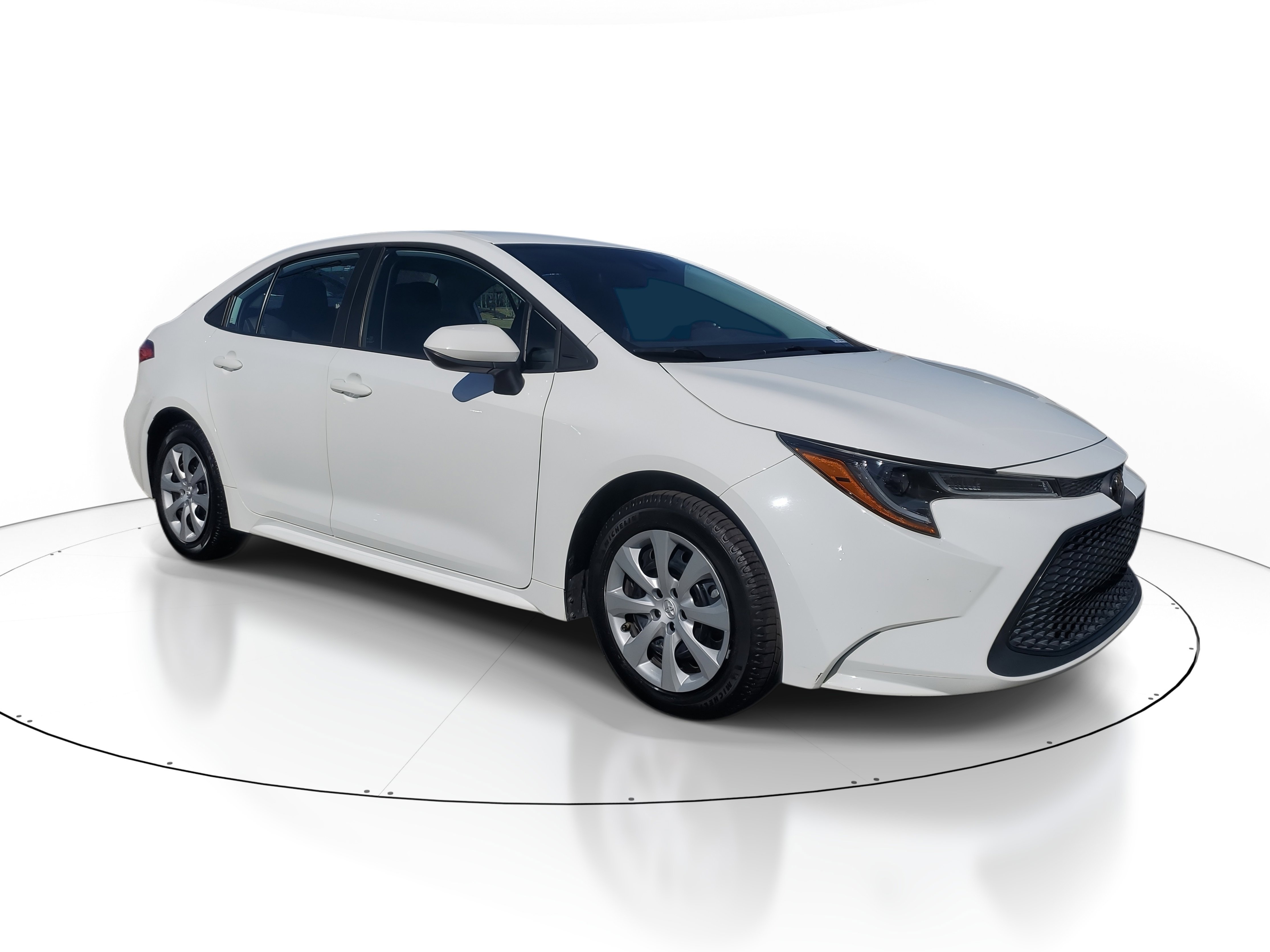 Used 2022 Toyota Corolla LE image 2