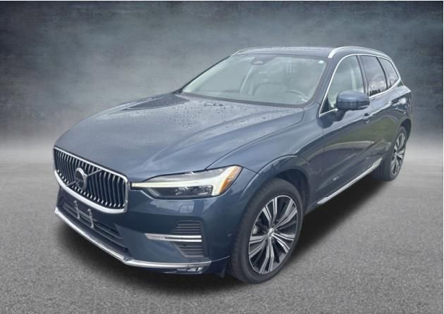 Used 2023 Volvo XC60 B5 Plus w/ Climate Package AWD/4WD image 3