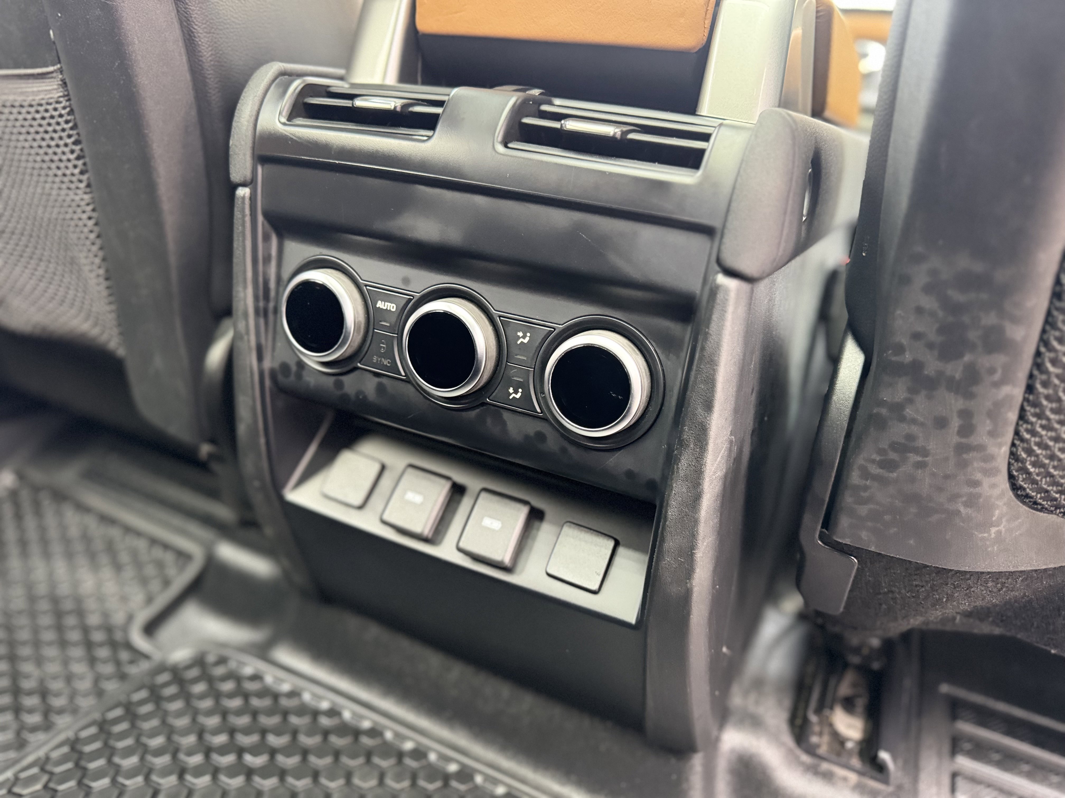 Used 2023 Land Rover Defender 130 S image 20