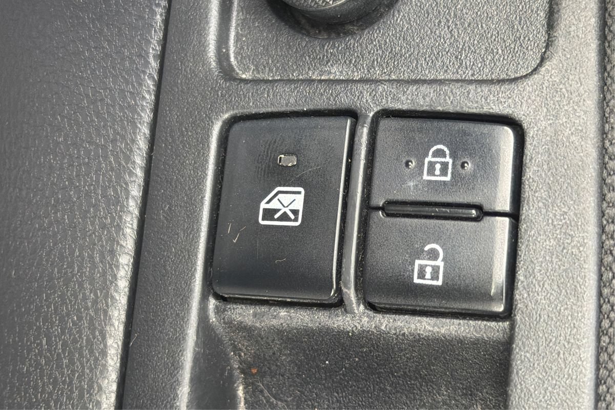 Used 2022 Toyota Corolla LE FWD image 33
