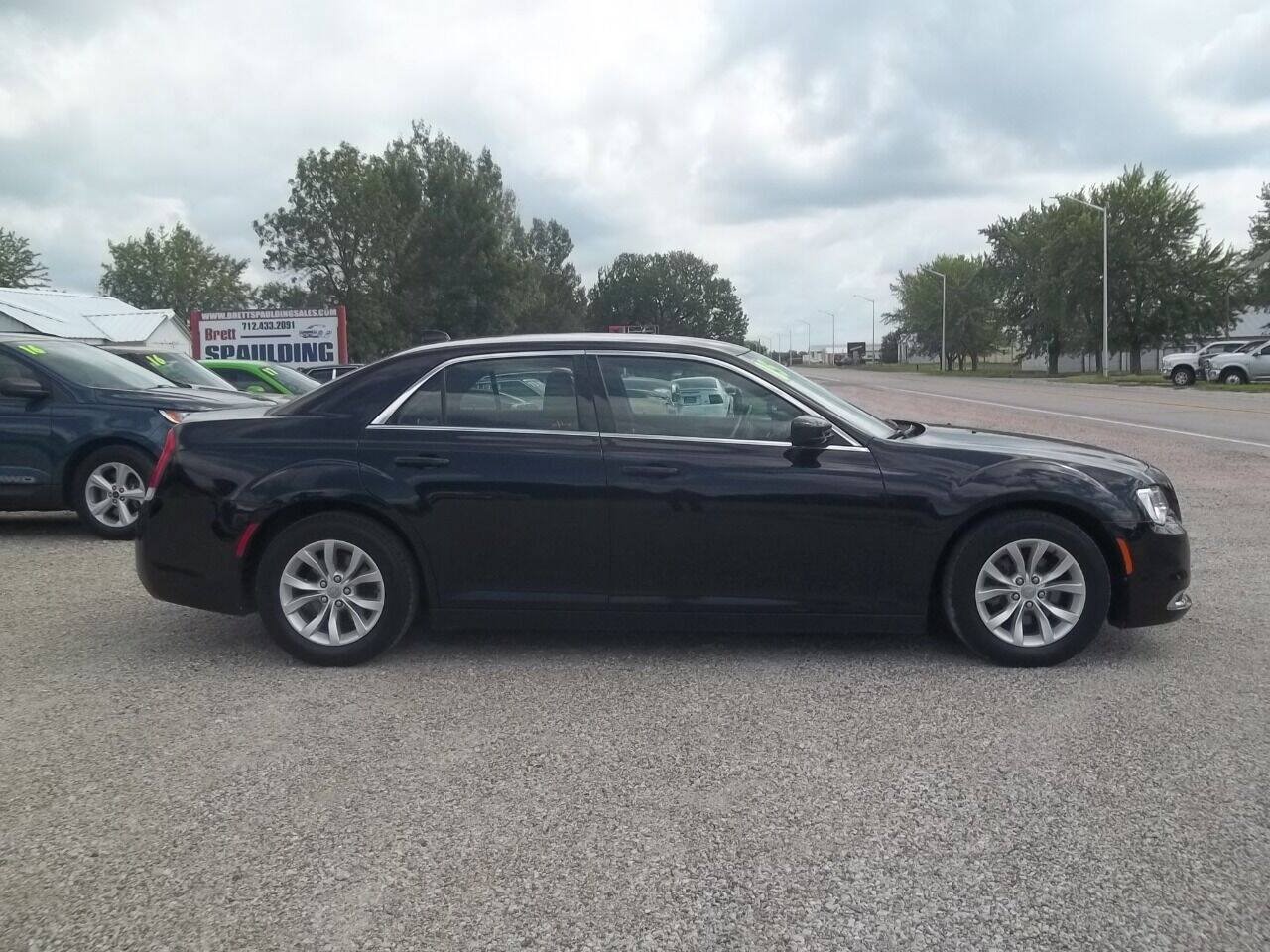 Used 2015 Chrysler 300 Limited RWD image 3