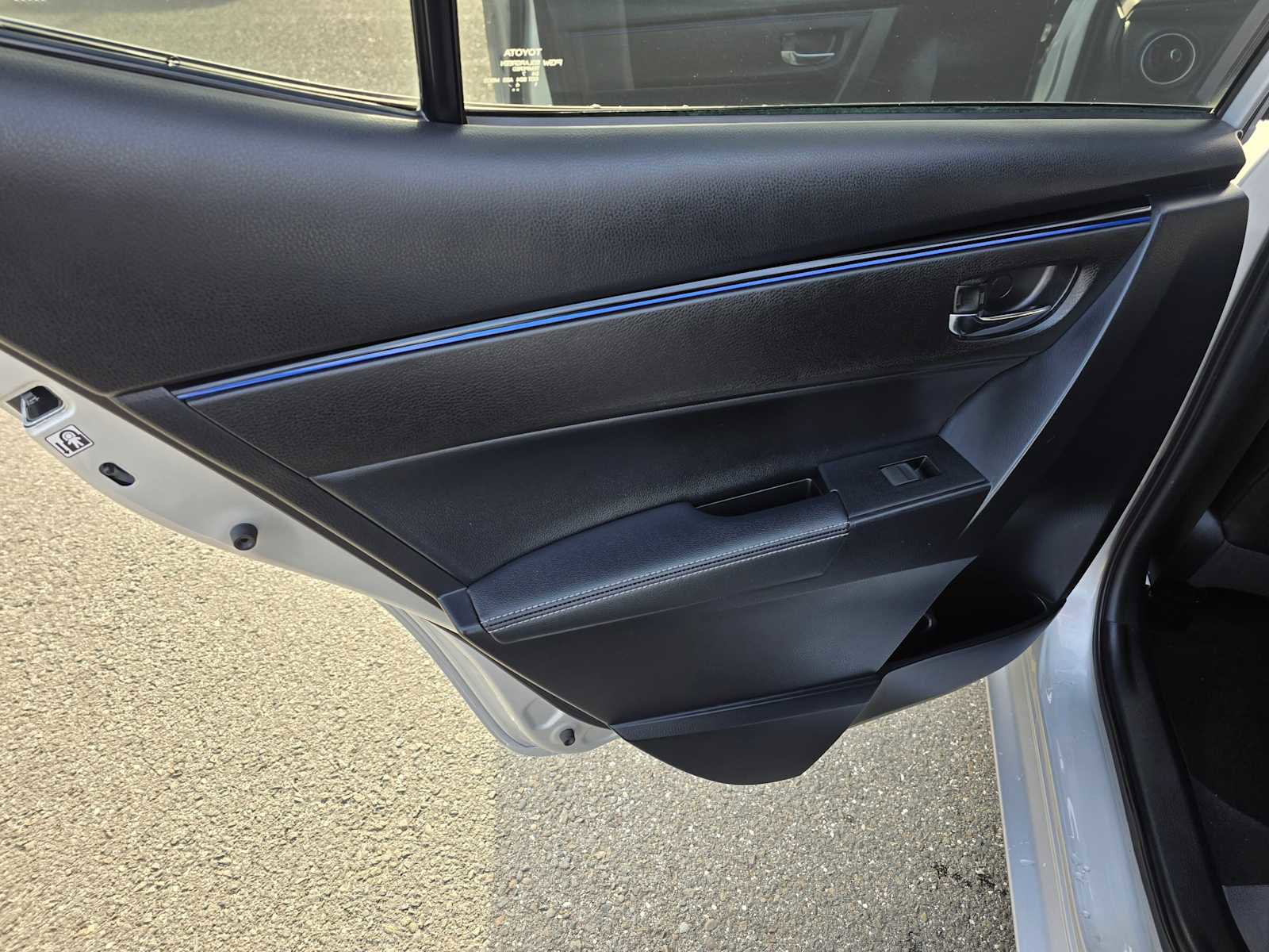 Used 2017 Toyota Corolla XSE image 18