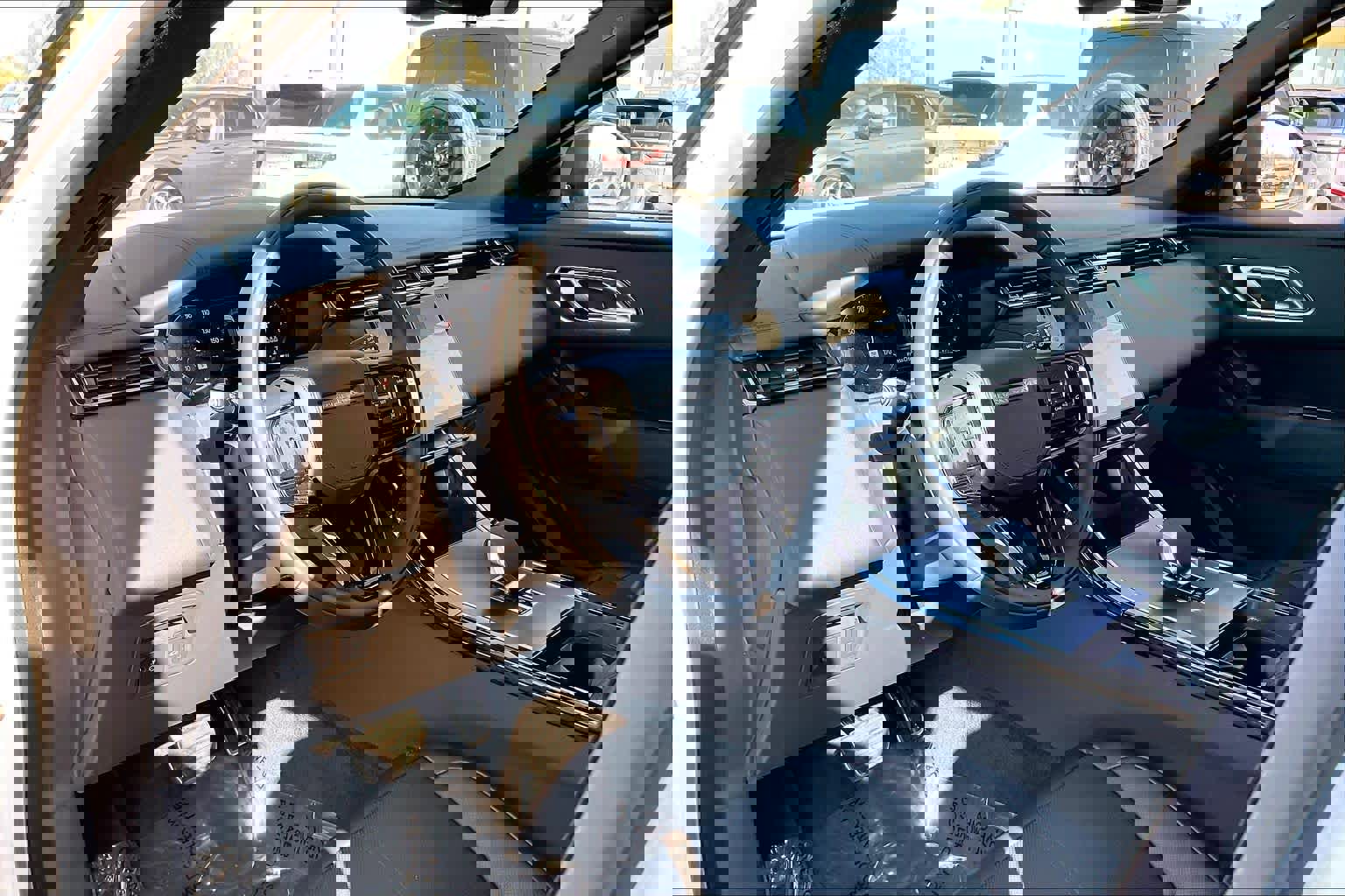 New 2026 Land Rover Range Rover Velar Dynamic SE image 8