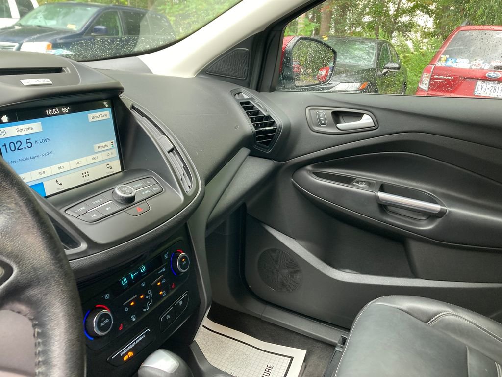 Used 2017 Ford Escape SE w/ SE Leather Comfort Package image 16