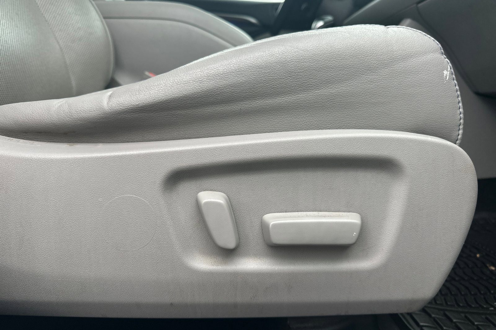 Used 2016 Toyota Highlander Limited image 23