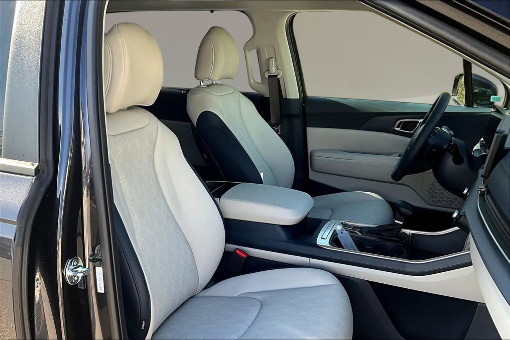 New 2026 Kia Carnival EX FWD image 10