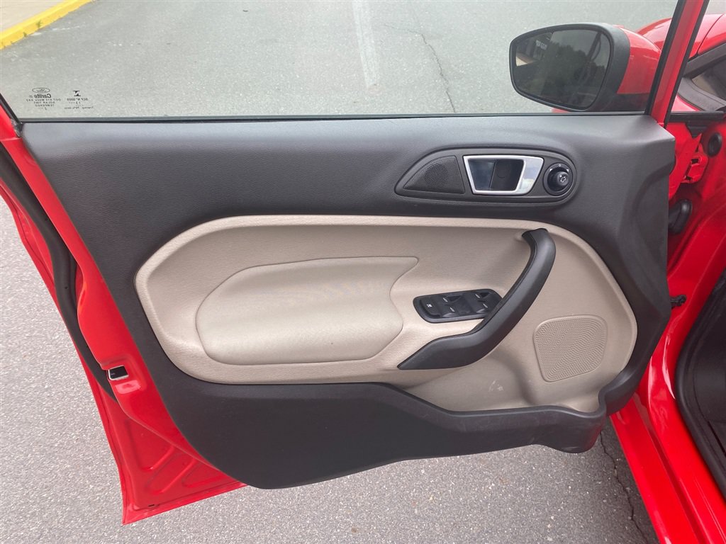 Used 2014 Ford Fiesta SE FWD image 8