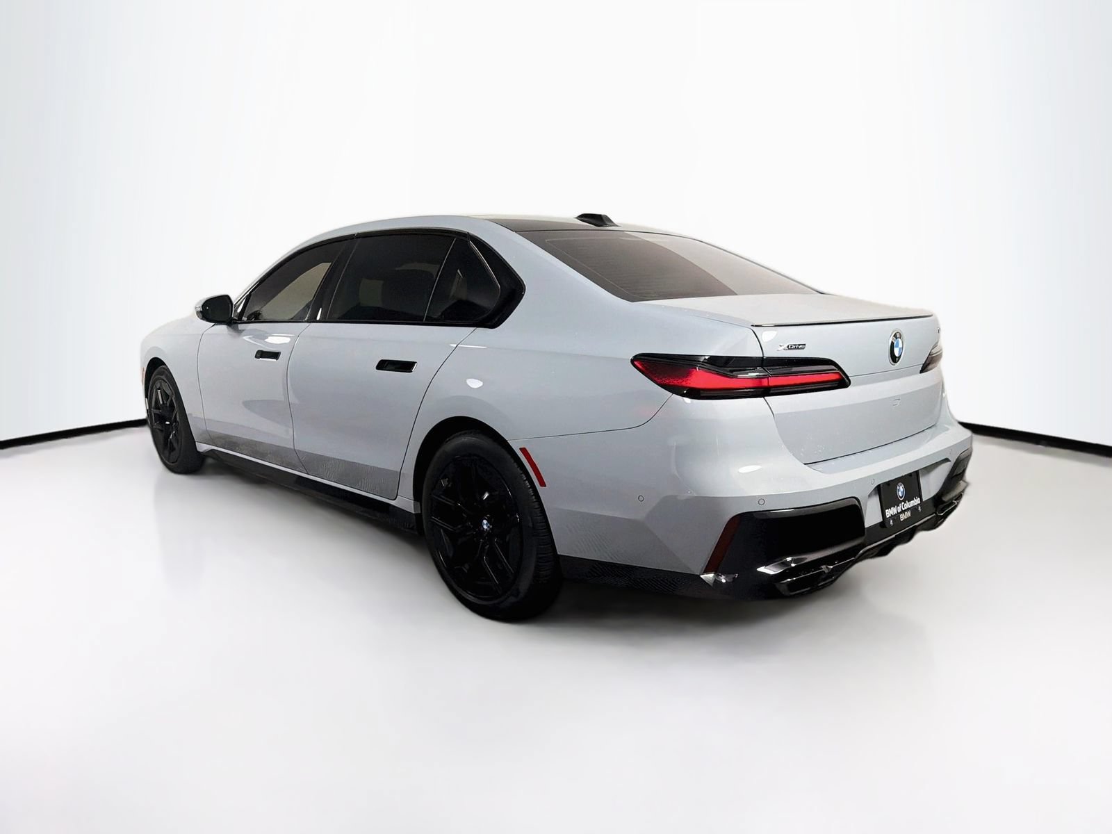 Used 2025 BMW 760i xDrive w/ Executive Package AWD/4WD image 5