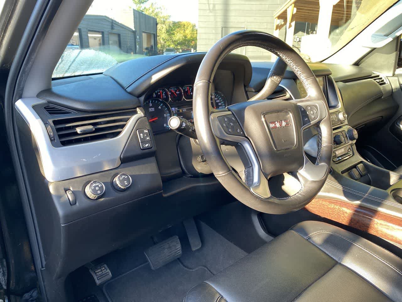 Used 2020 GMC Yukon XL SLT w/ Premium Edition AWD/4WD image 2
