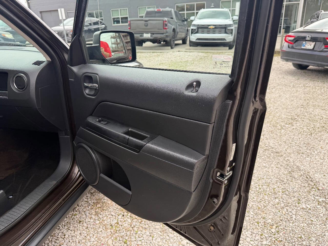 Used 2014 Jeep Patriot Latitude AWD/4WD image 22