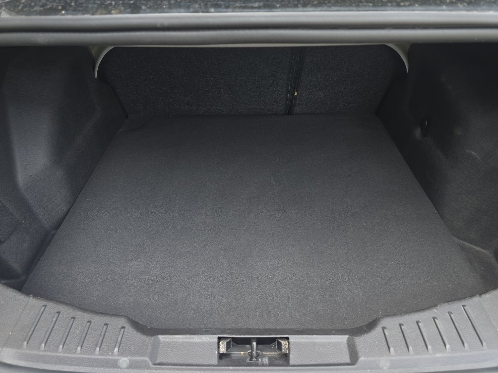Used 2018 Ford Focus SE FWD image 8
