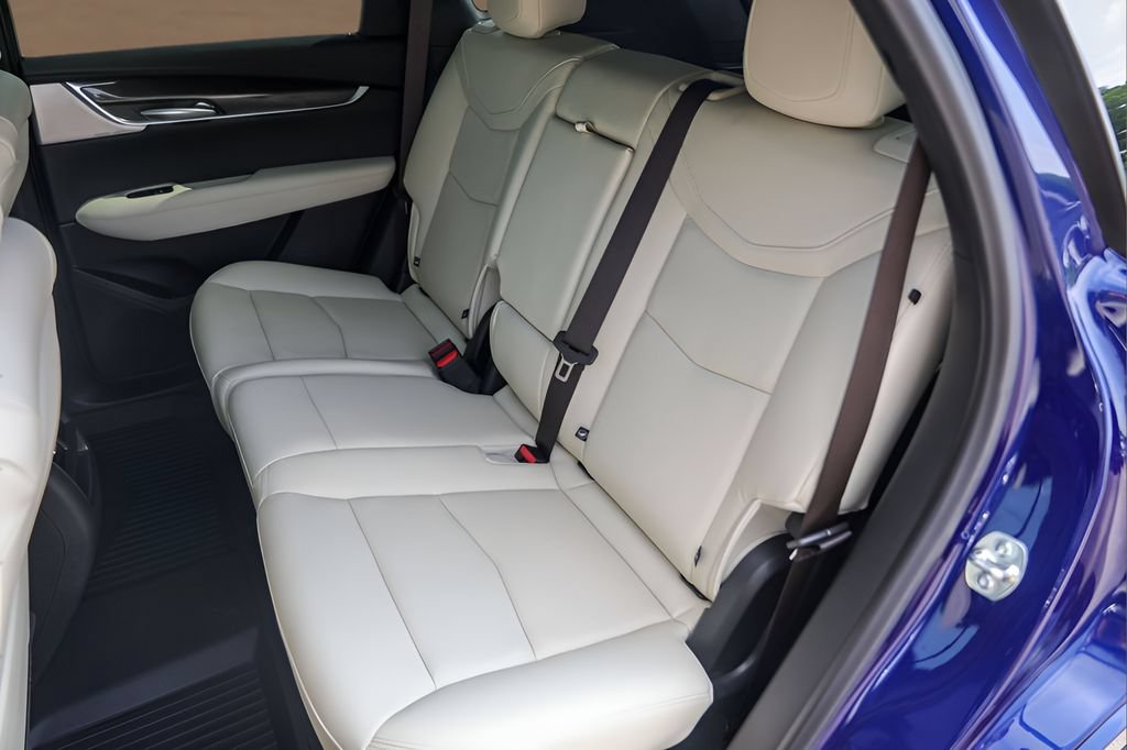 Certified 2025 Cadillac XT5 Sportv w/ Technology Package AWD/4WD image 25