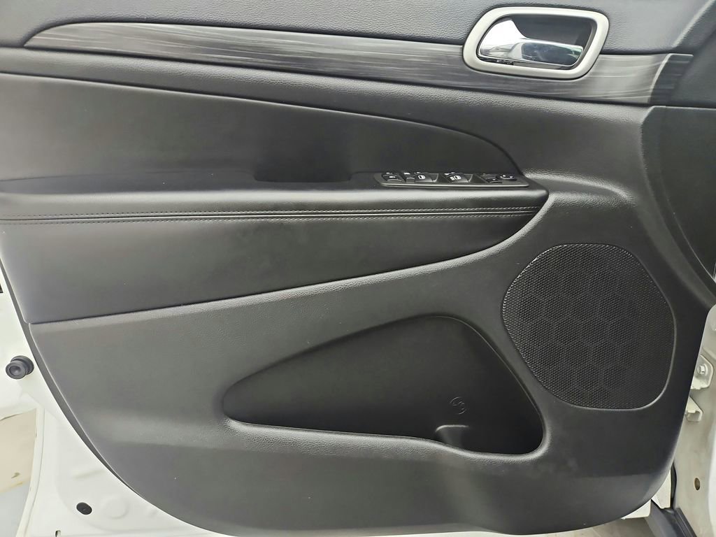 Used 2022 Jeep Grand Cherokee Laredo X image 23