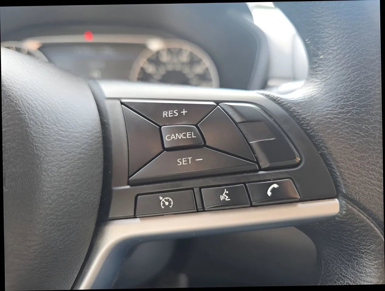 Used 2024 Nissan Altima 2.5 SV FWD image 23