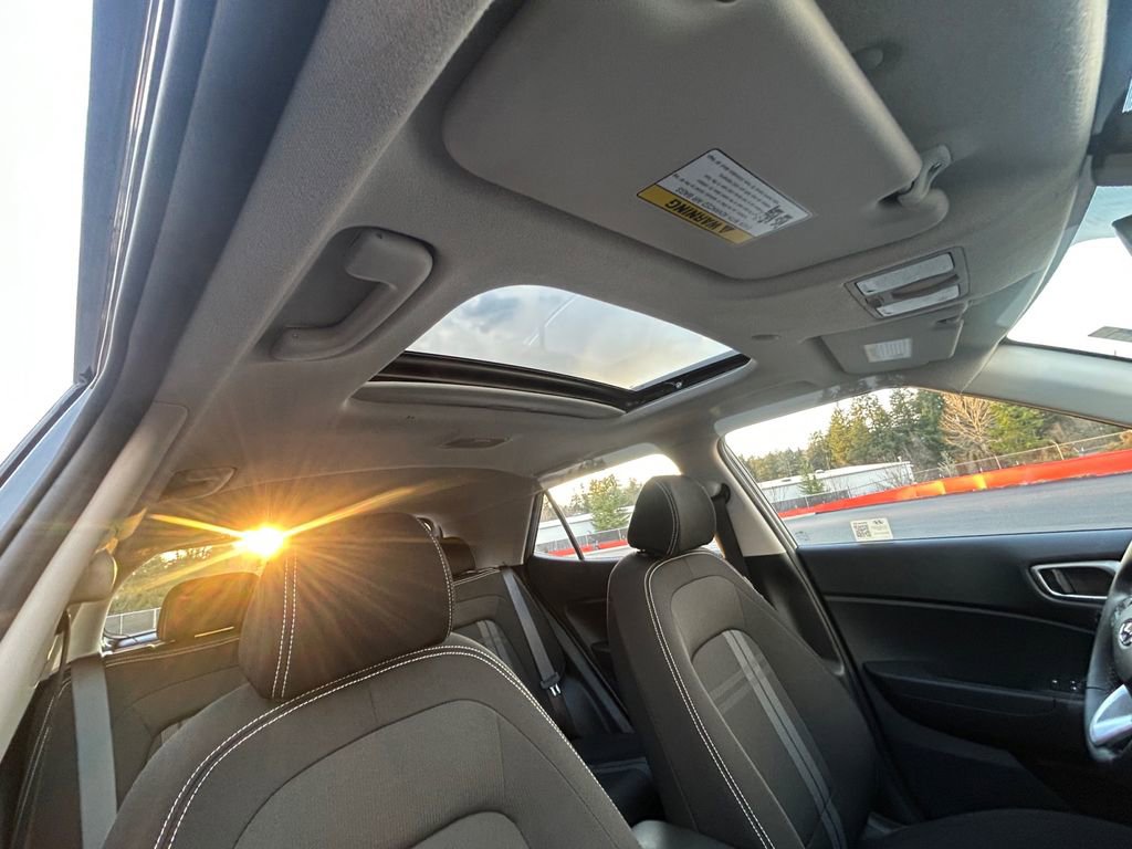 Certified 2025 Hyundai Venue SEL image 27