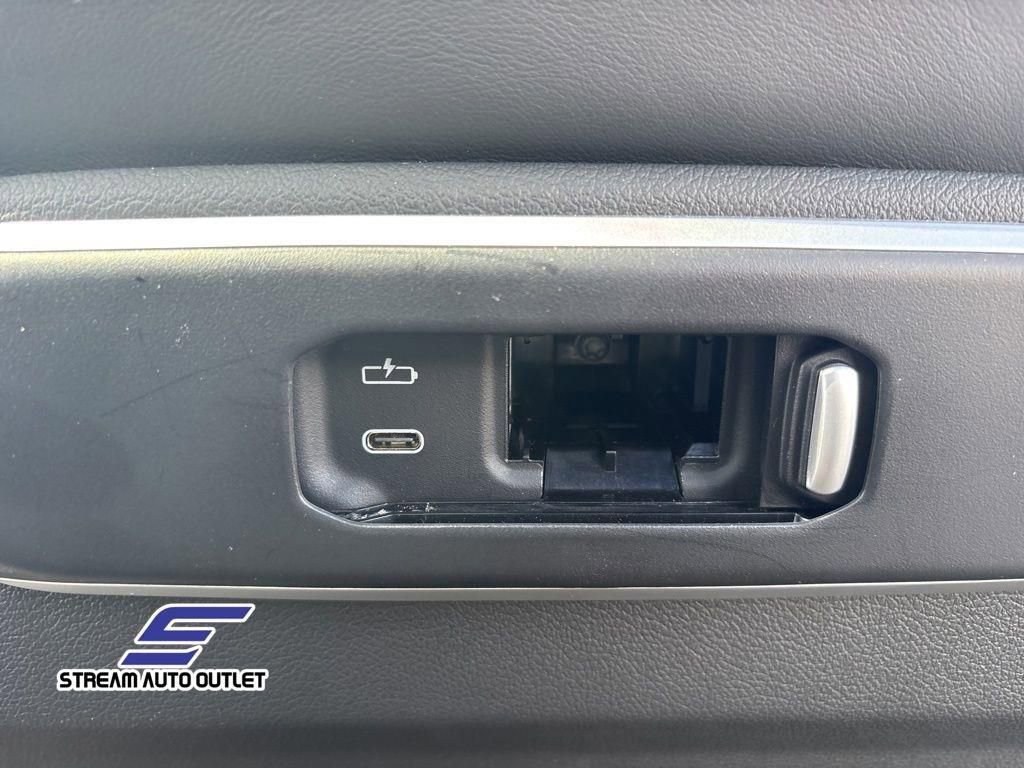 Used 2025 BMW X5 xDrive50e AWD/4WD image 17