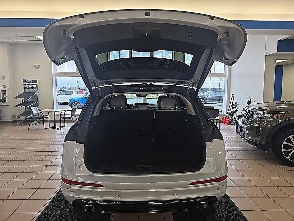 Used 2025 Lincoln Corsair AWD w/ Equipment Group 101A image 31