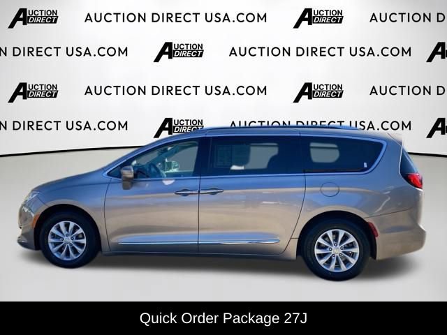 Used 2018 Chrysler Pacifica Touring-L Plus image 3