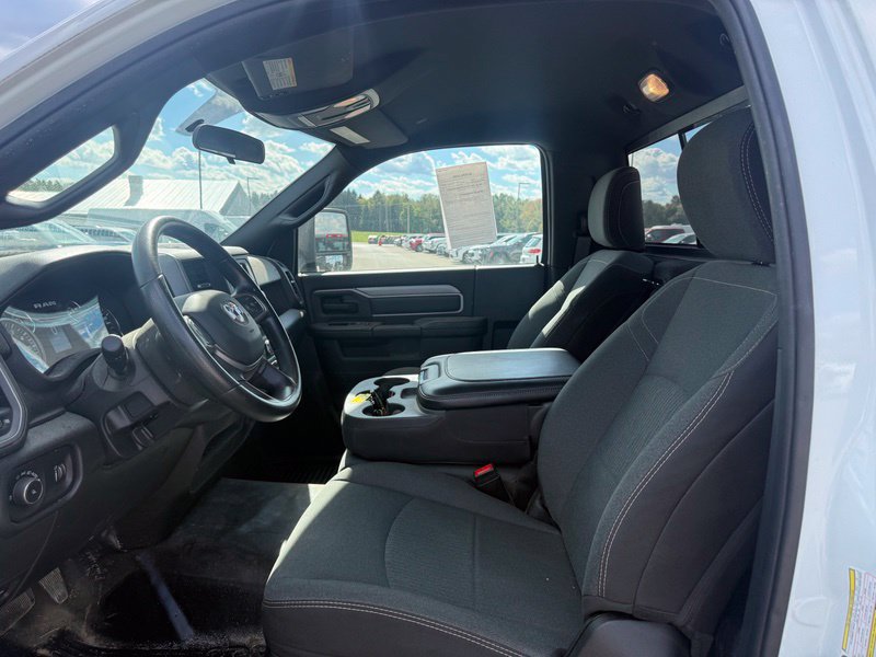 Used 2024 RAM 3500 Tradesman w/ Chrome Appearance Group AWD/4WD image 3