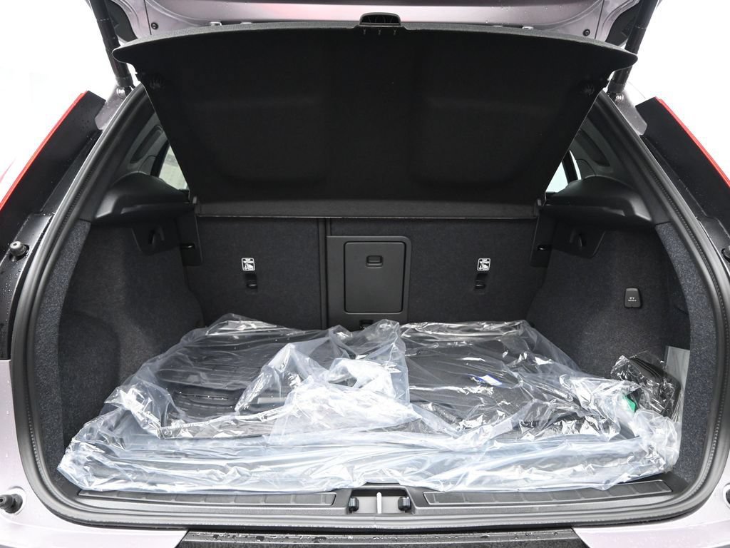 New 2026 Volvo XC40 B5 Ultra w/ Protection Package Premier AWD/4WD image 25