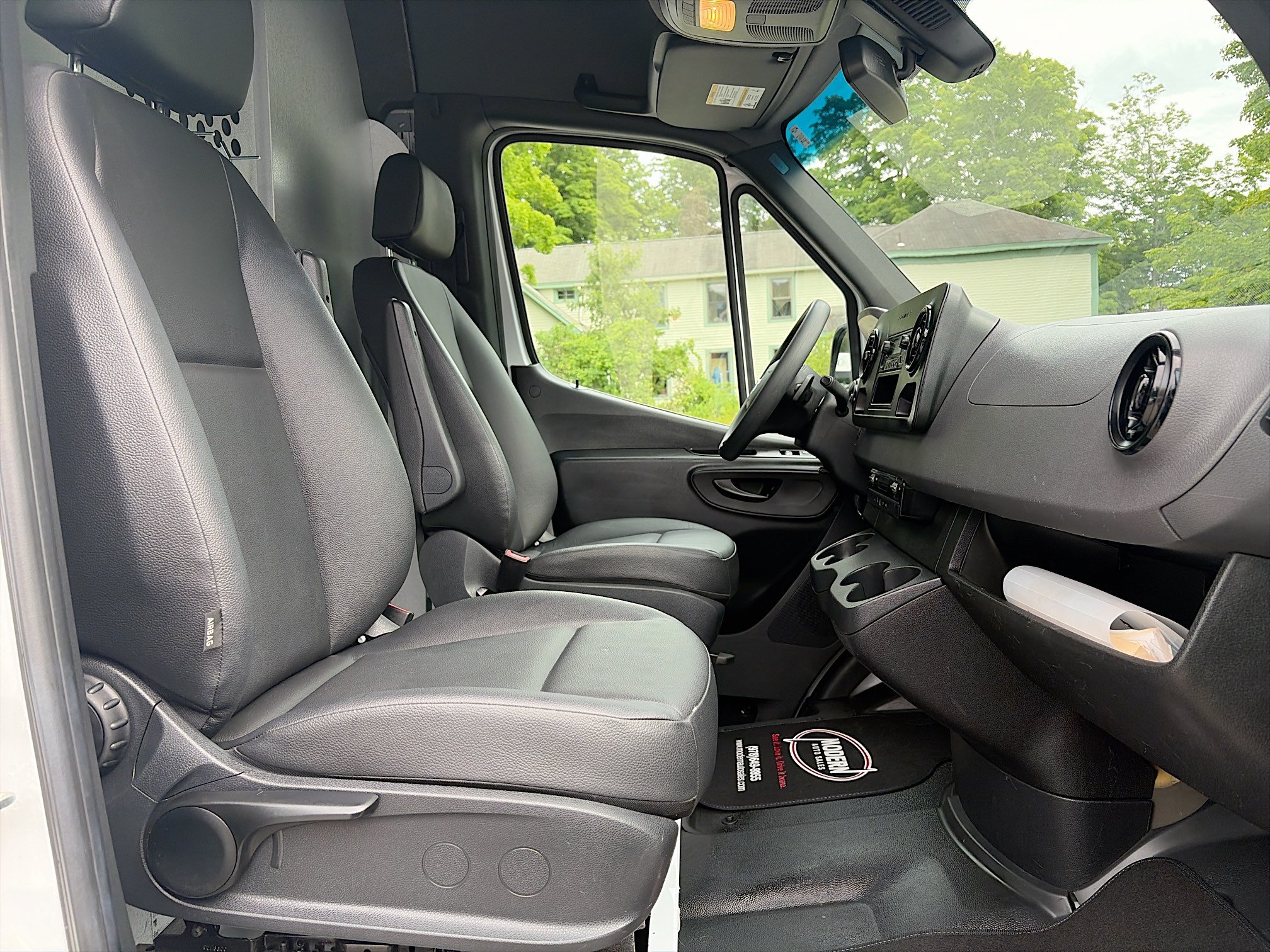 Used 2022 Mercedes-Benz Sprinter 1500 image 28
