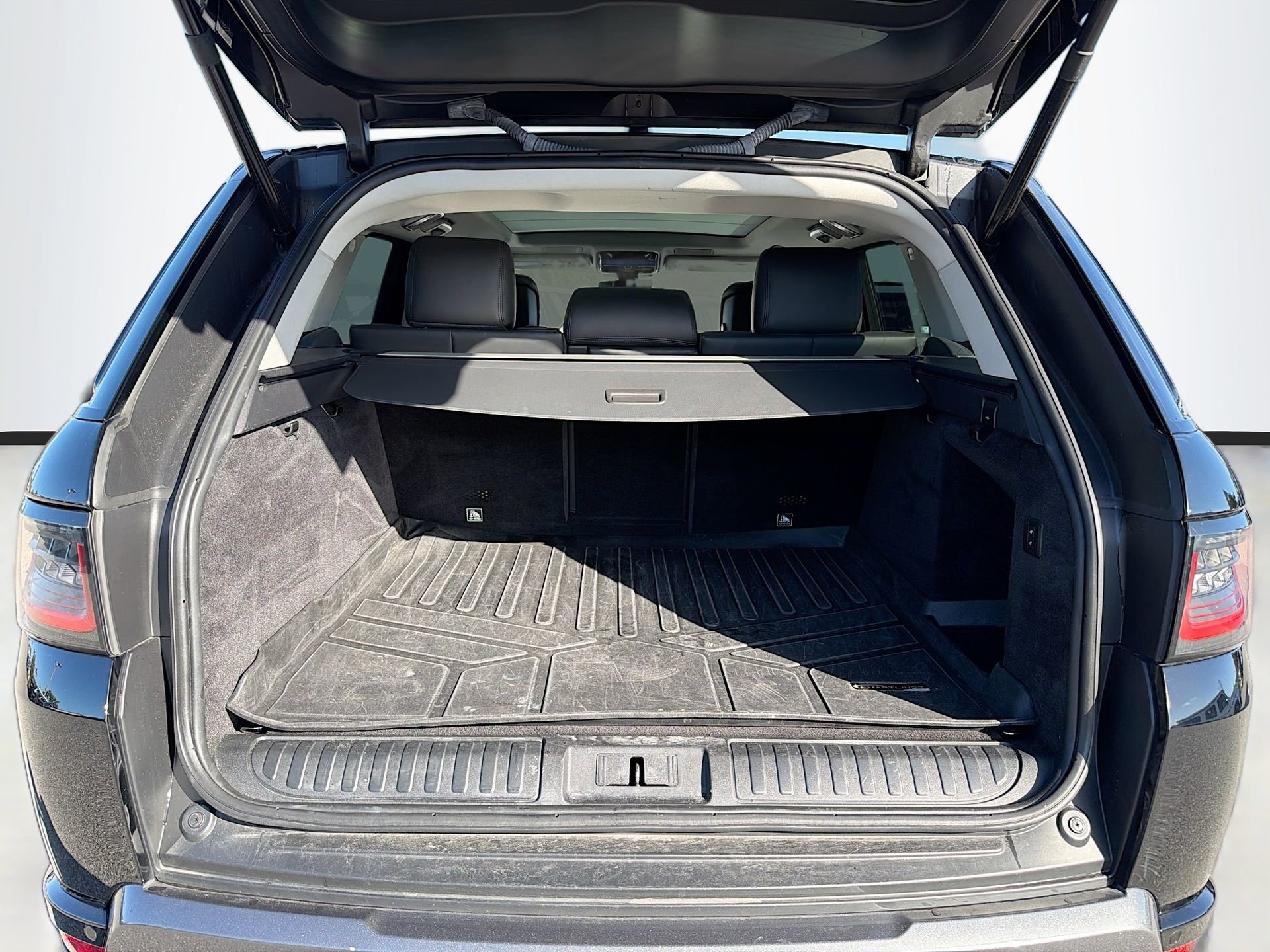 Used 2020 Land Rover Range Rover Sport HSE image 13