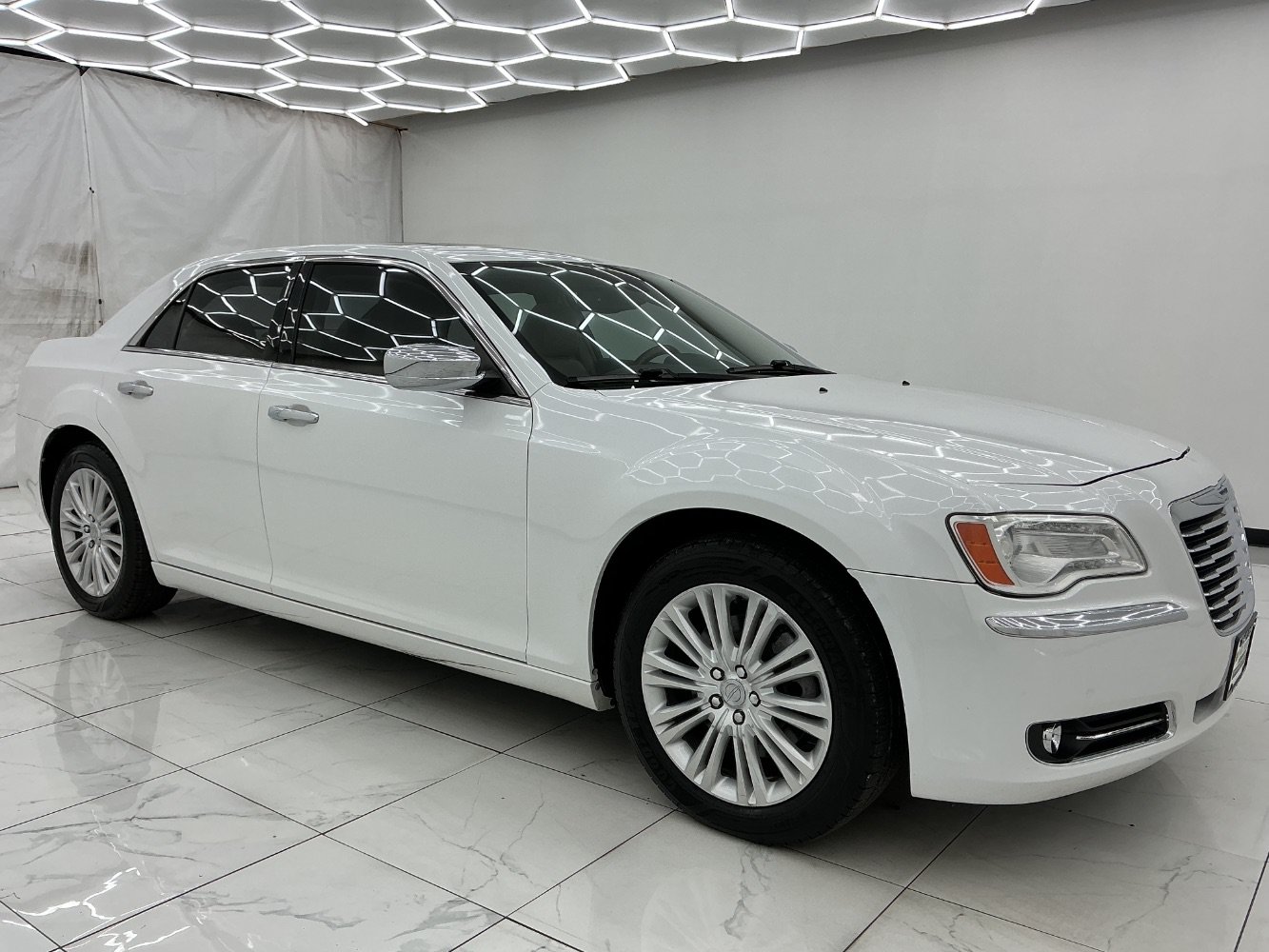 Used 2011 Chrysler 300 C AWD/4WD image 7