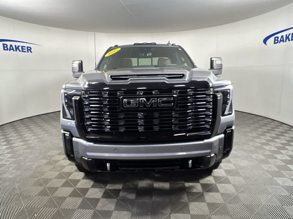 Certified 2025 GMC Sierra 3500 Denali Ultimate AWD/4WD image 3