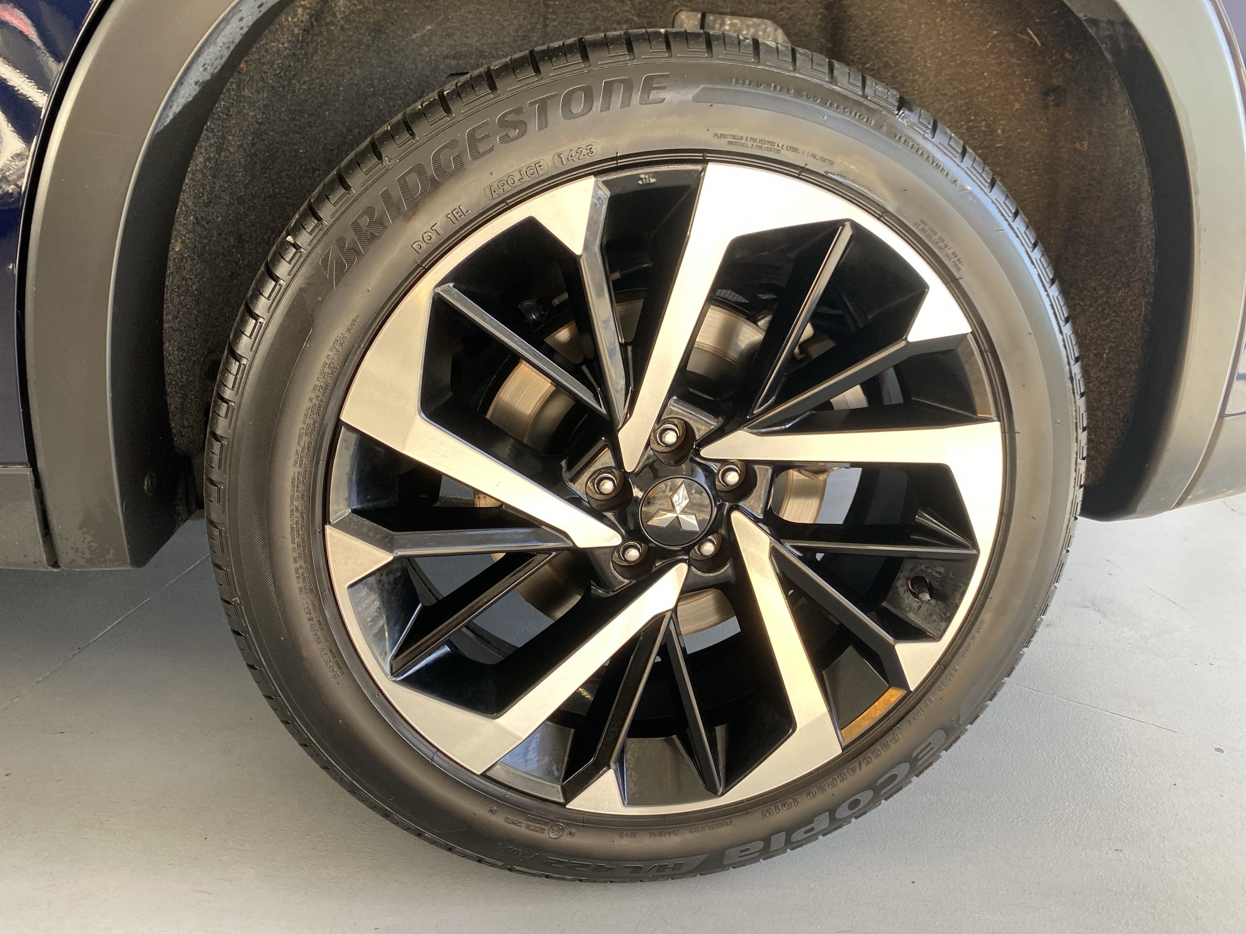 Used 2023 Mitsubishi Outlander SE image 32