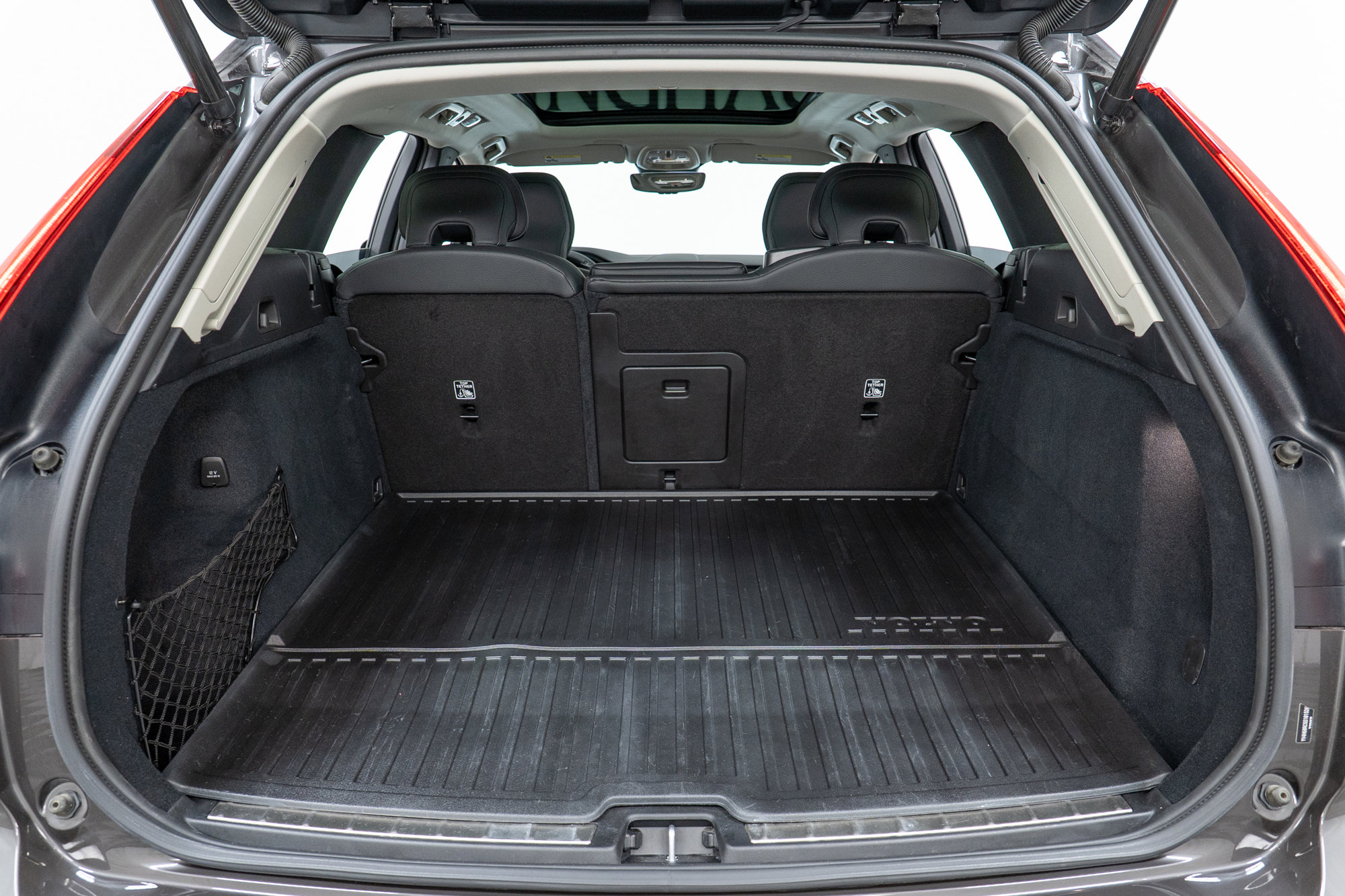 Used 2025 Volvo XC60 T8 Plus w/ Climate Package image 10