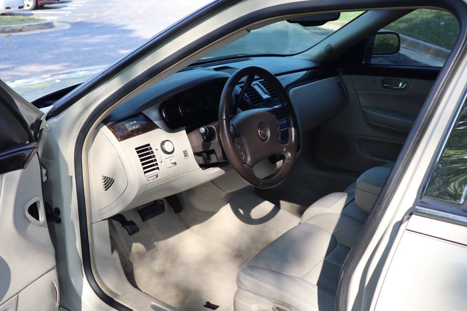 Used 2011 Cadillac DTS Luxury FWD image 8