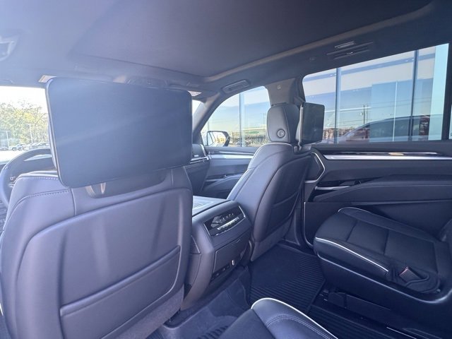 Used 2025 Cadillac Escalade ESV Sport w/ LPO, ONYX Package image 17