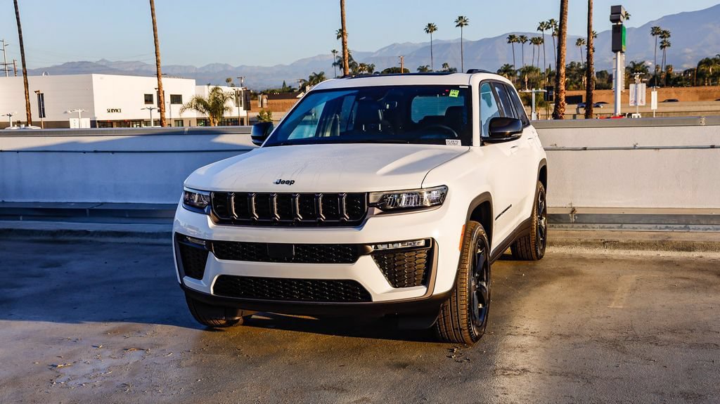 New 2026 Jeep Grand Cherokee Limited w/ Limited Altitude Package AWD/4WD image 4